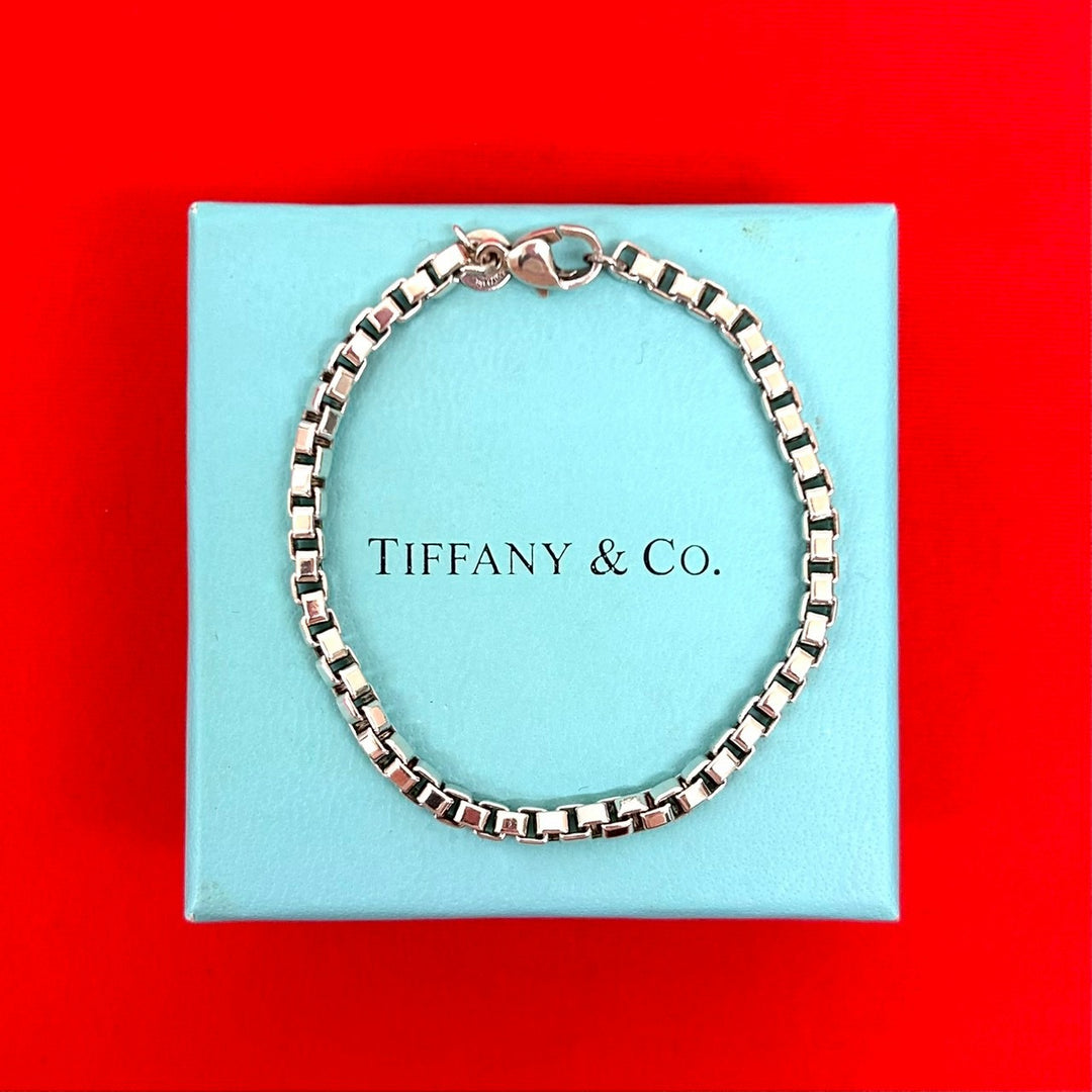 blurRubbingtiffany venetian chain