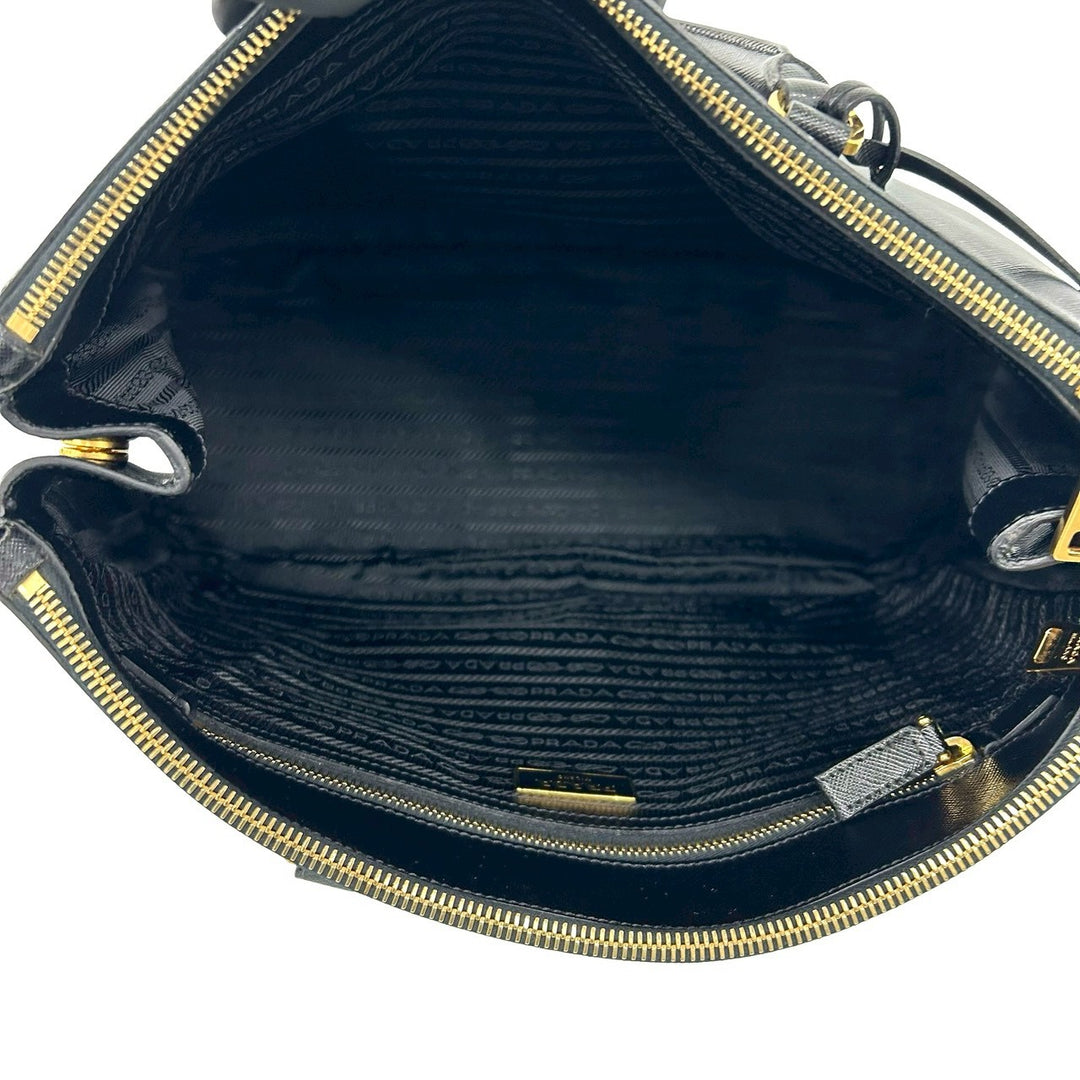 handbag prada