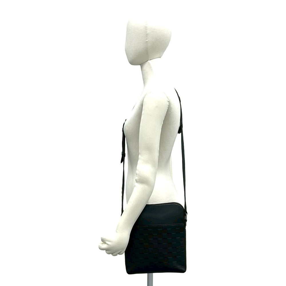 shoulder bag louis vuitton district