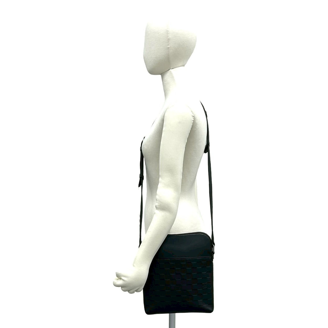 shoulder bag louis vuitton district