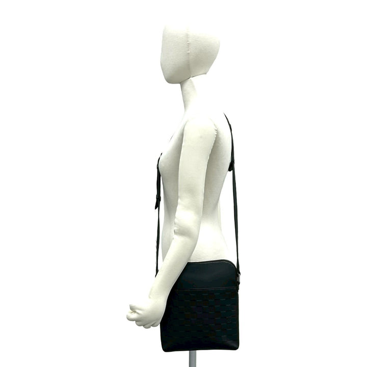 shoulder bag louis vuitton district