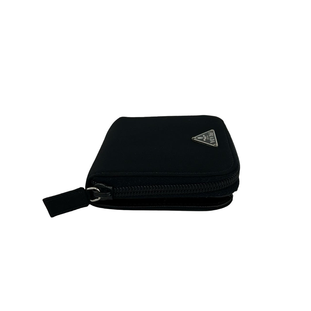 bifold wallet prada