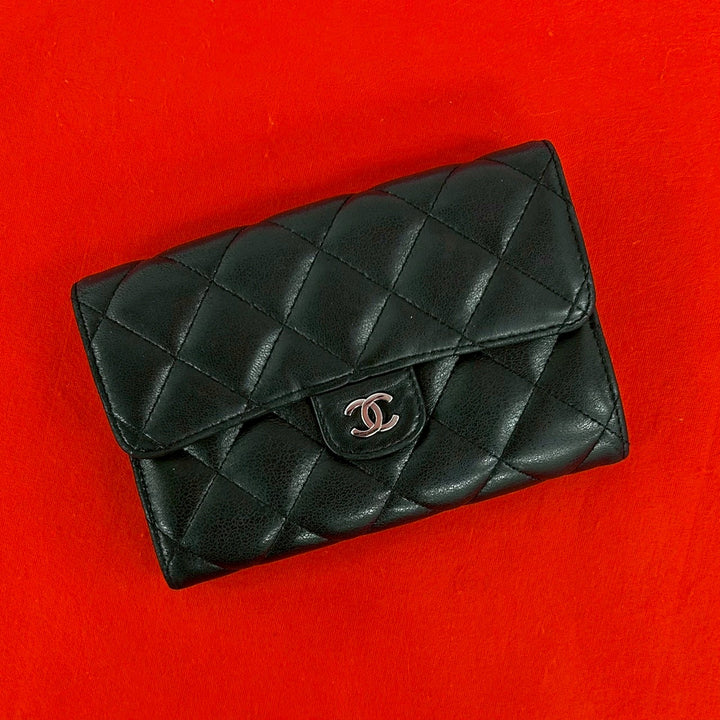 bifold wallet chanel