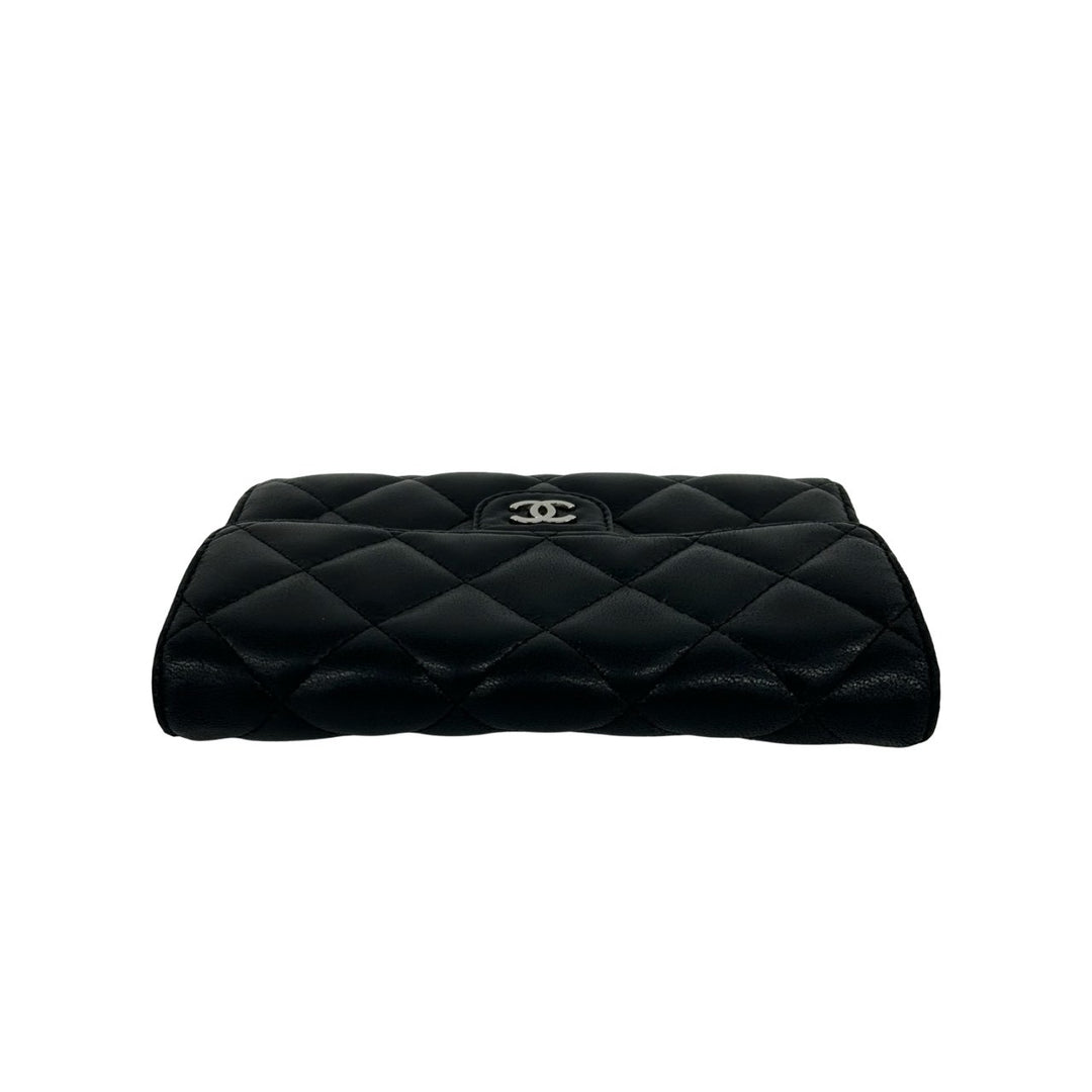 bifold wallet chanel