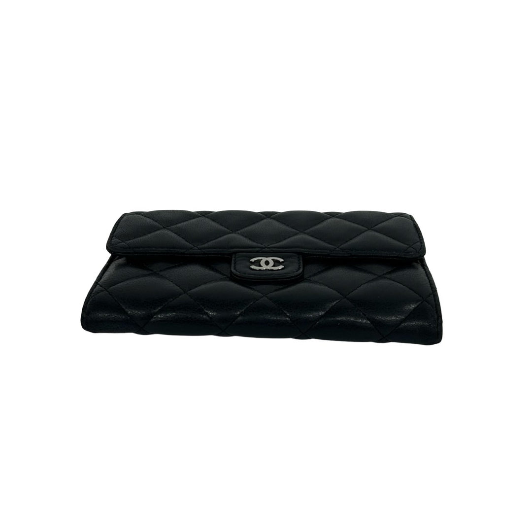 bifold wallet chanel