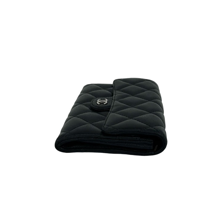 bifold wallet chanel