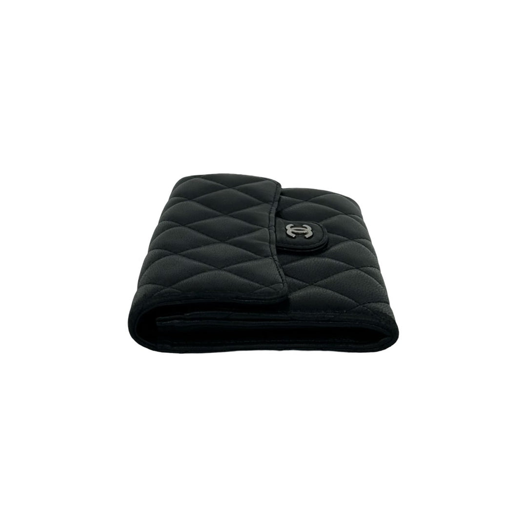 bifold wallet chanel