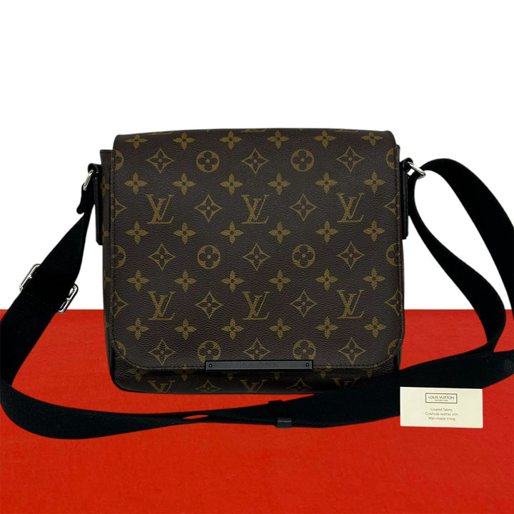 Shoulder bag Louis Vuitton District PM