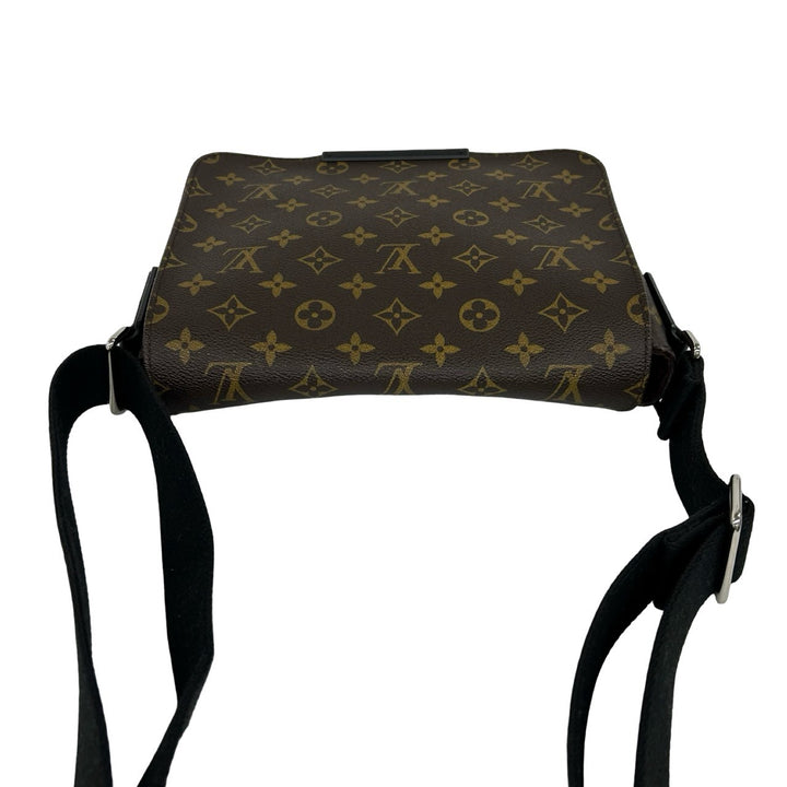Shoulder bag Louis Vuitton District PM