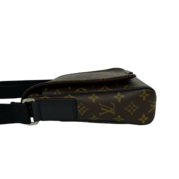 Shoulder bag Louis Vuitton District PM