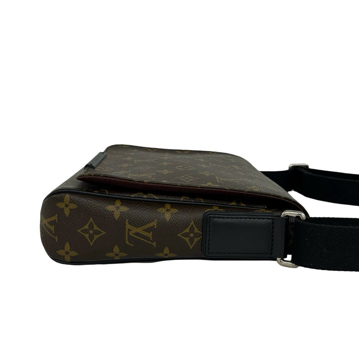 Shoulder bag Louis Vuitton District PM