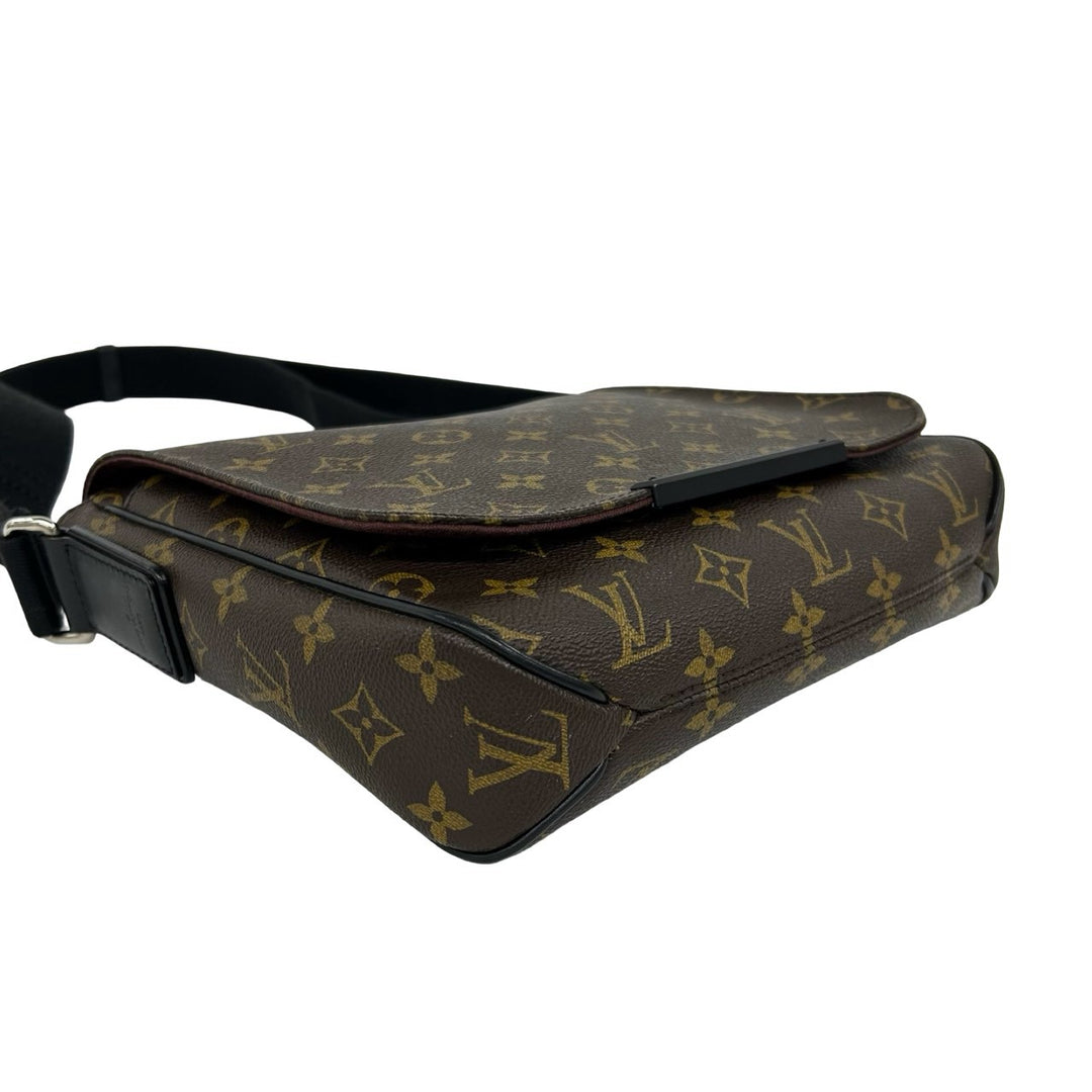 Shoulder bag Louis Vuitton District PM