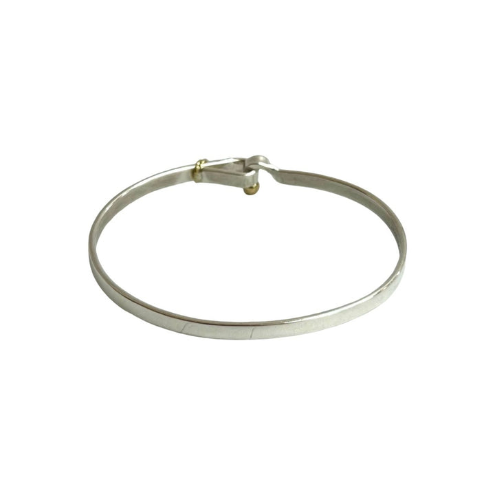 blurRubbingTiffany Hook & Eye Bangle