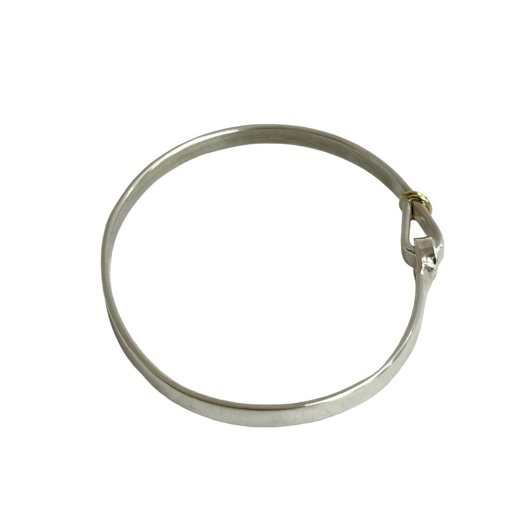 blurRubbingTiffany Hook & Eye Bangle