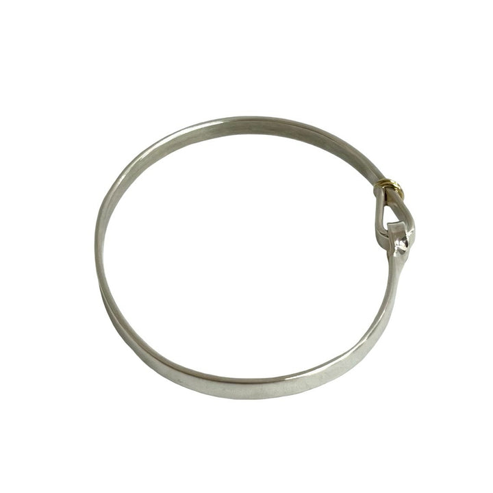blurRubbingTiffany Hook & Eye Bangle