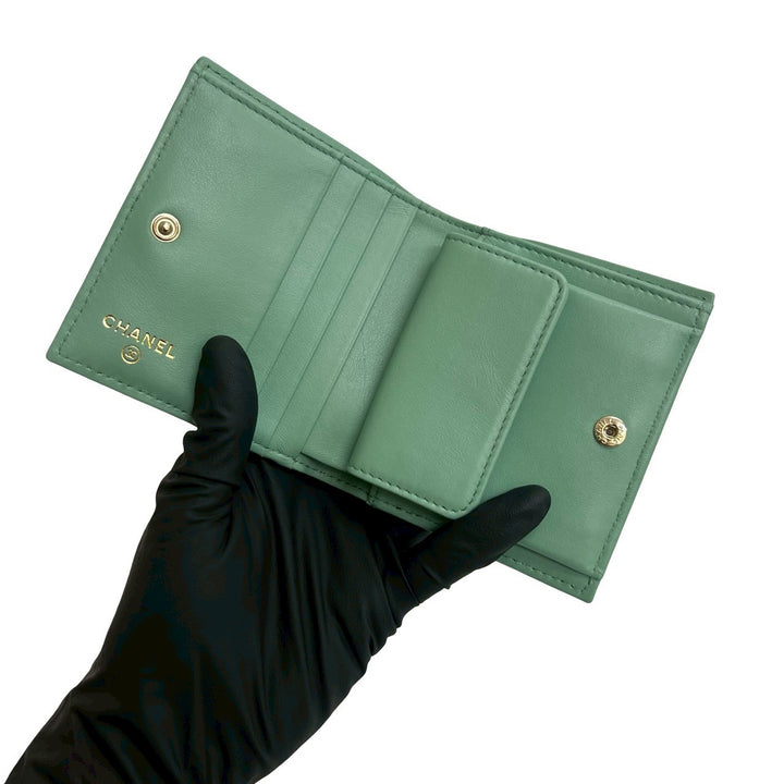 bifold wallet chanel