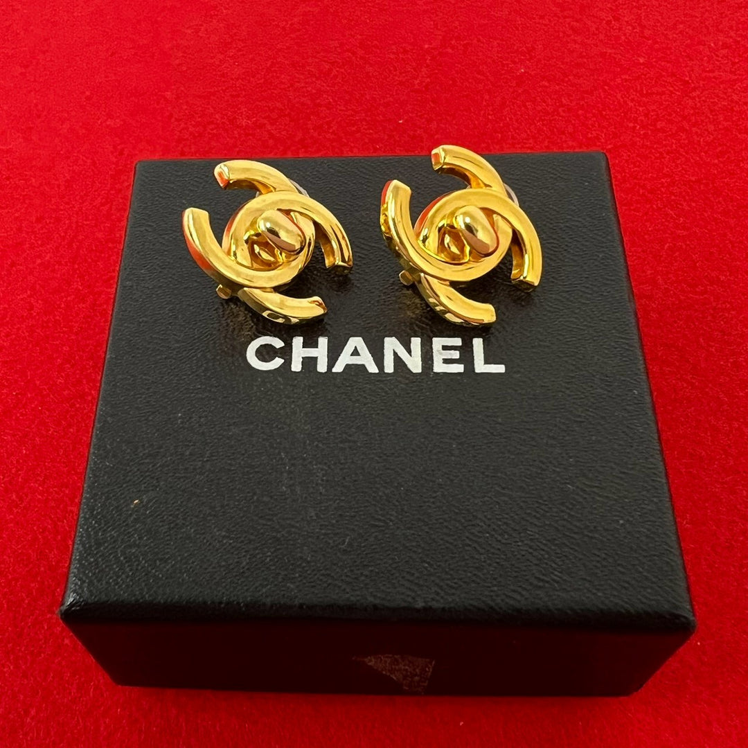 earrings chanel