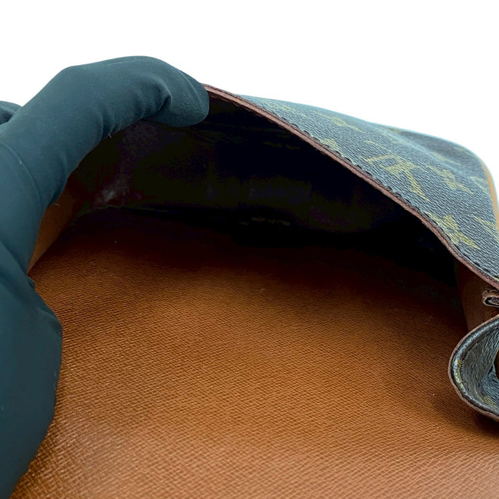 Shoulder bag Louis Vuitton Saint Cloud