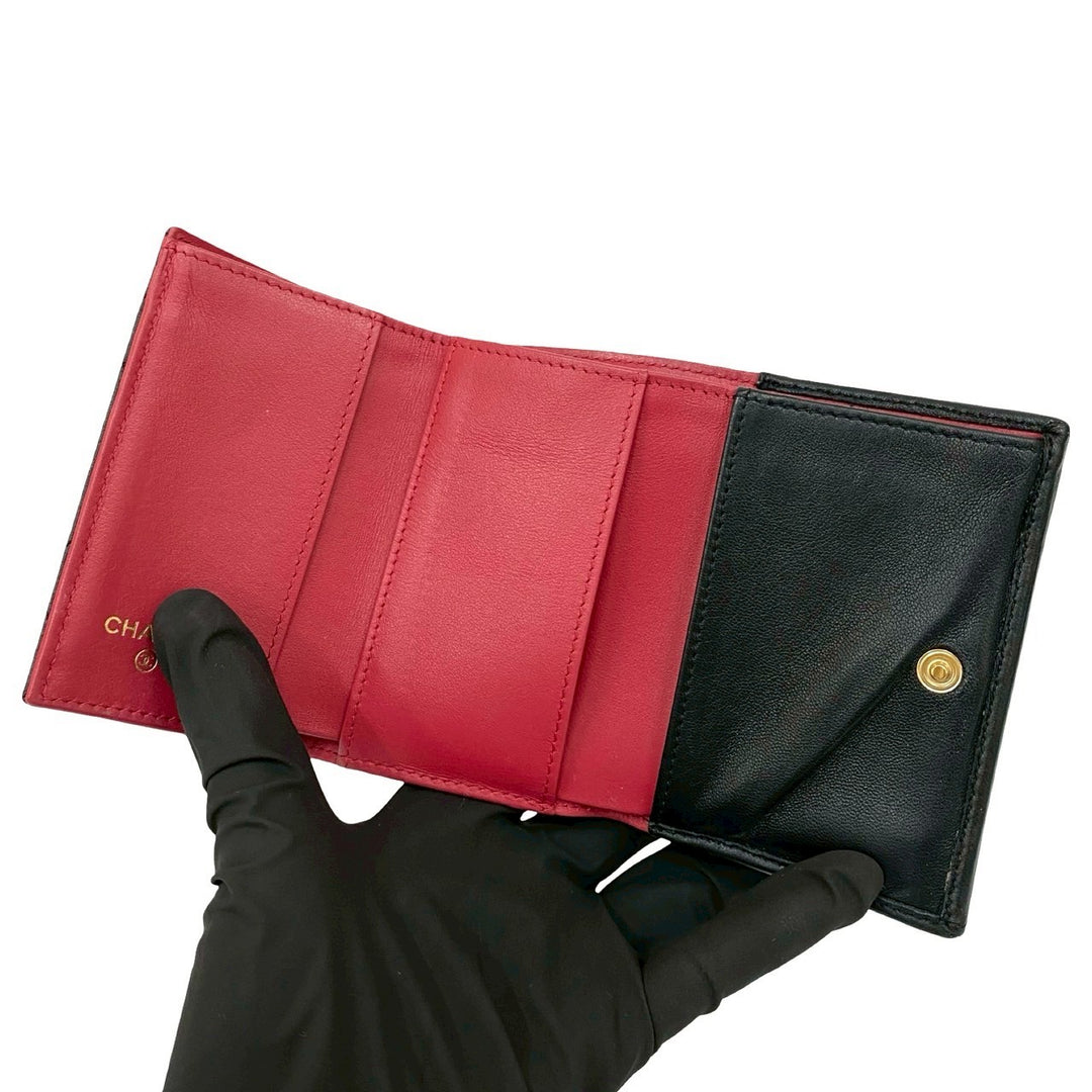 trifold wallet chanel