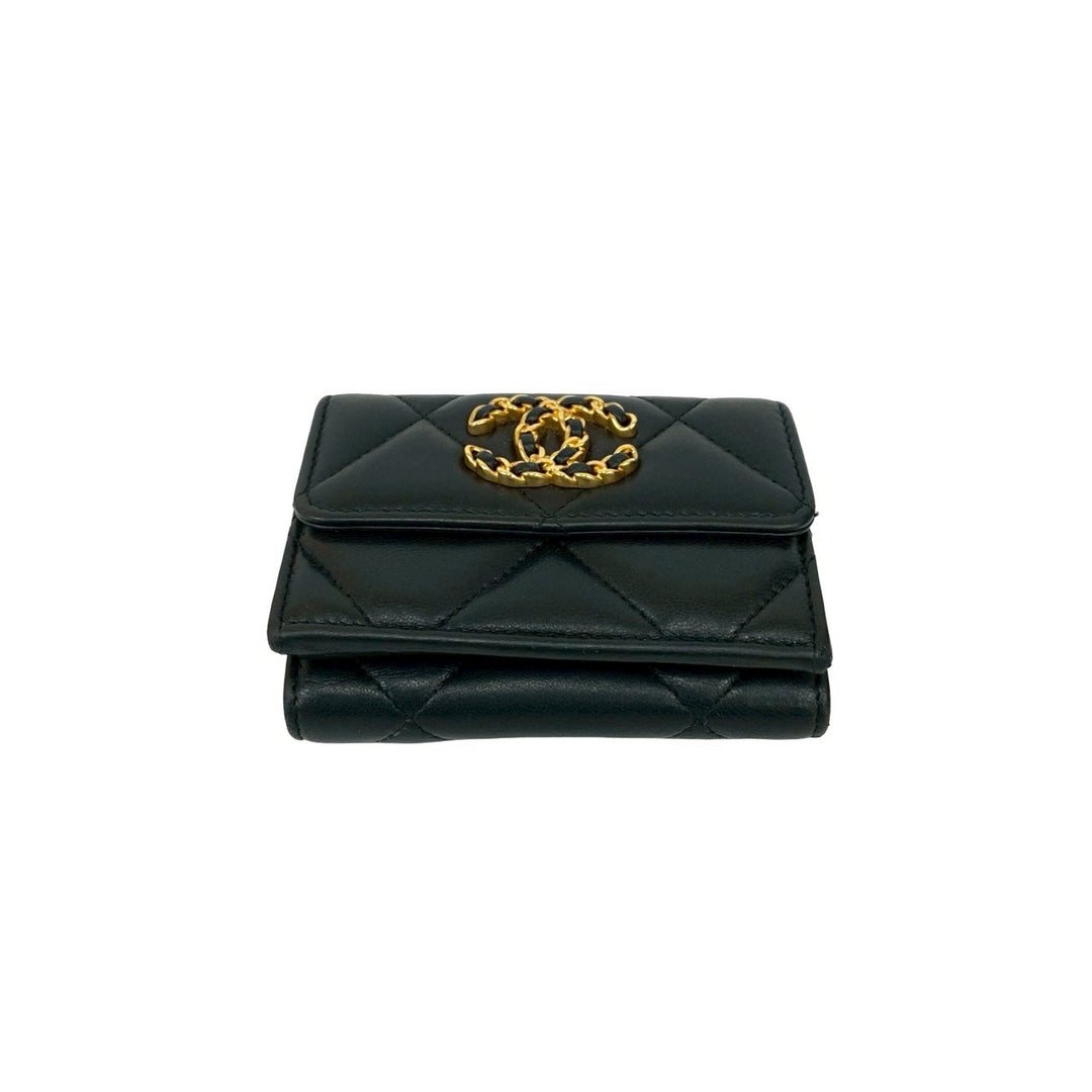 trifold wallet chanel