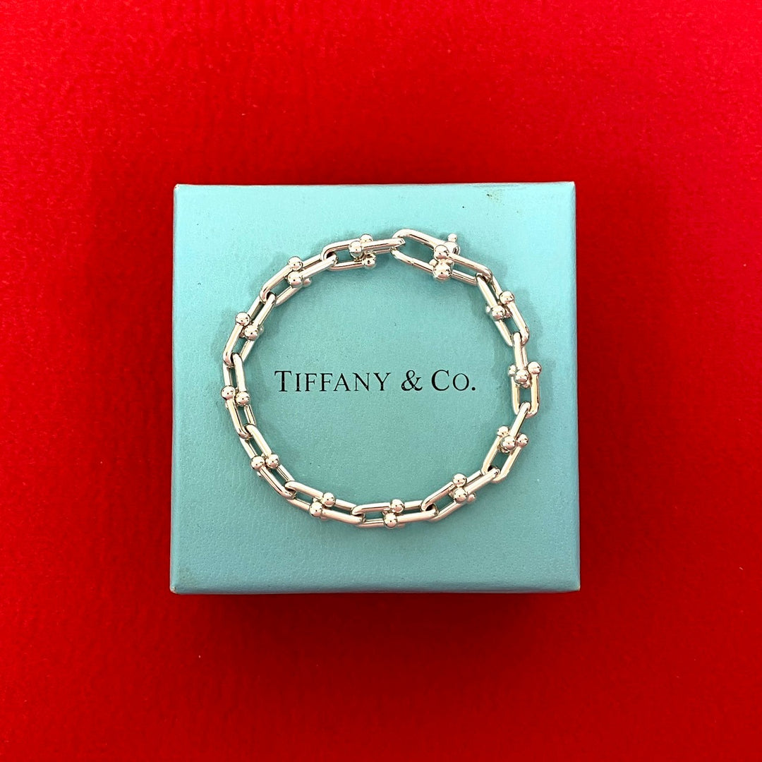 blurRubbingTiffany Hardware Small Link BureRubbingCut