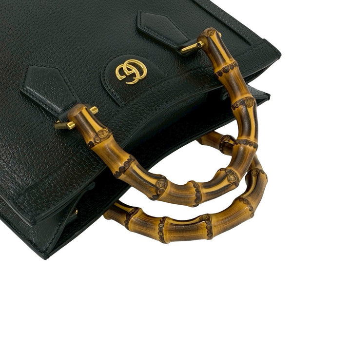 Shoulder bag gucci diana small