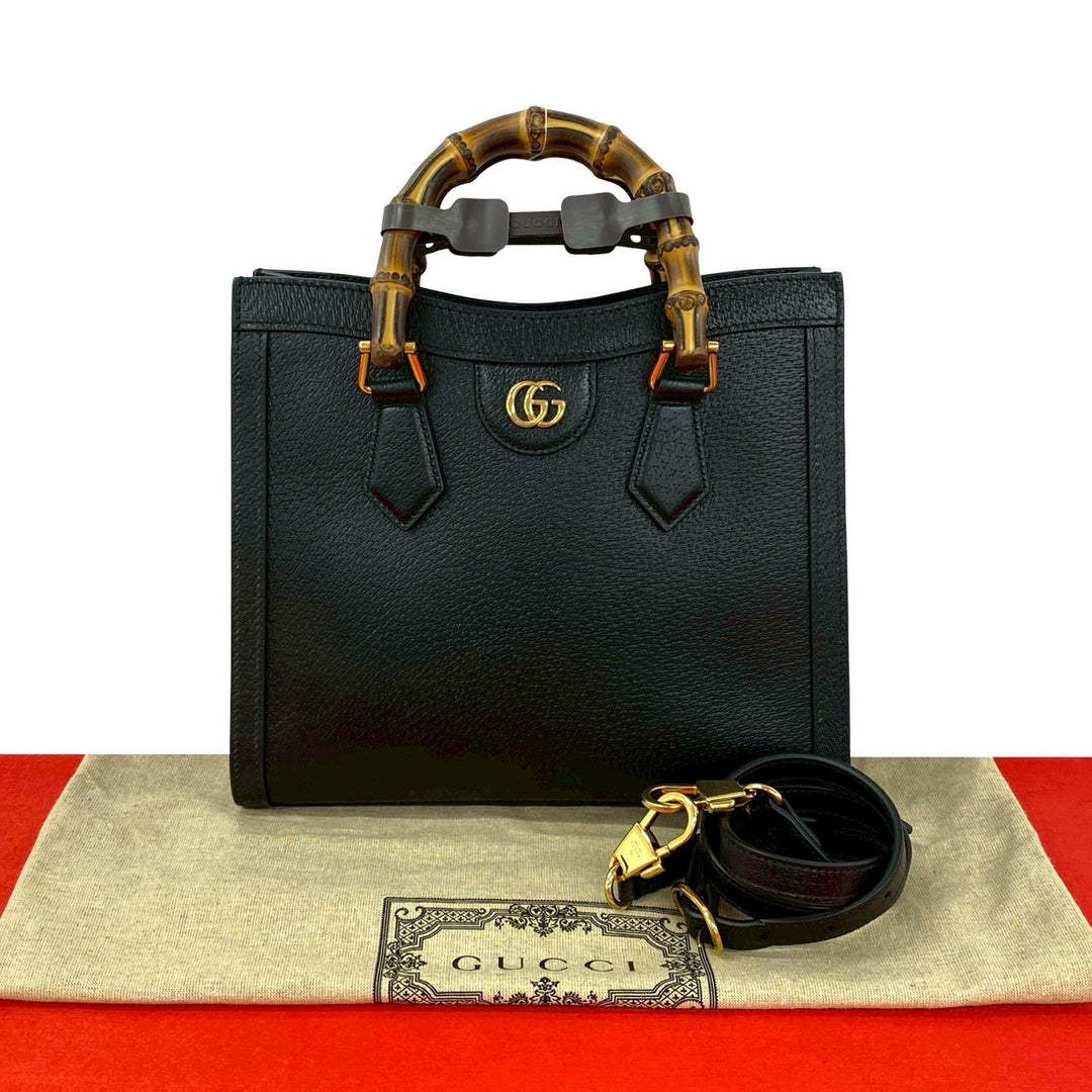 Shoulder bag gucci diana small