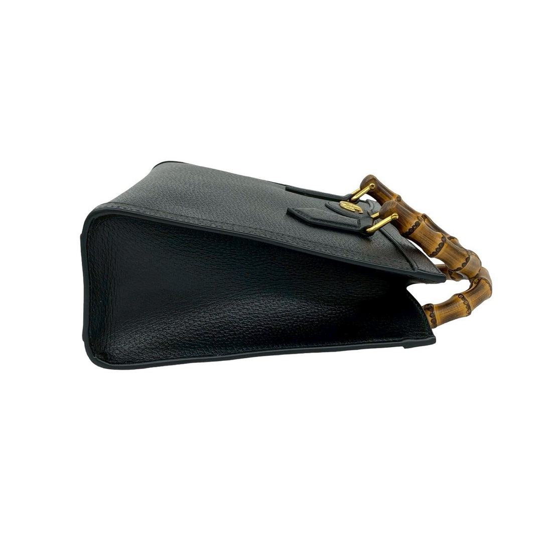 Shoulder bag gucci diana small