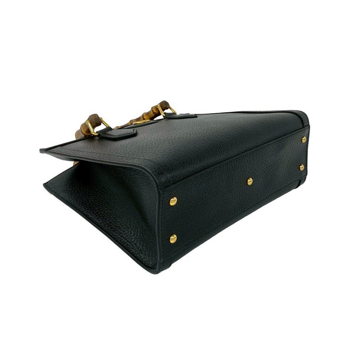 Shoulder bag gucci diana small