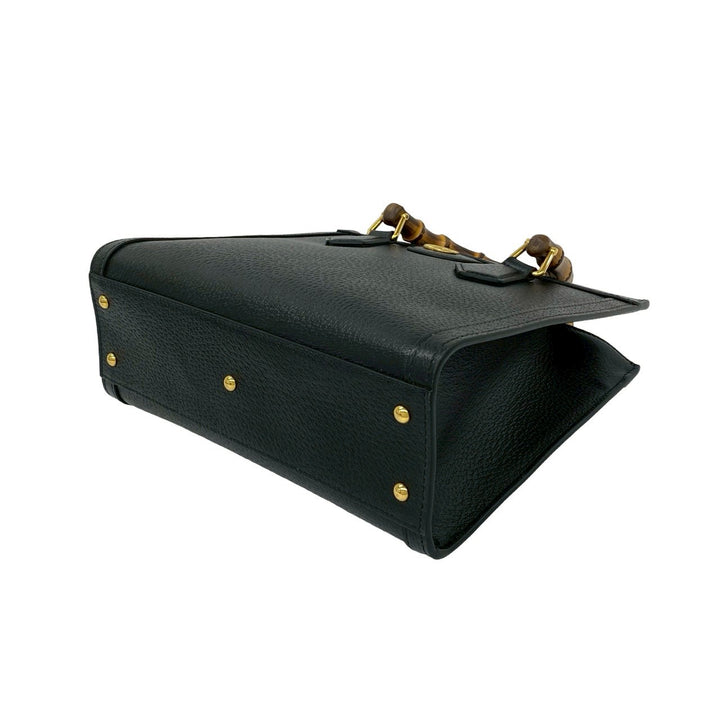 Shoulder bag gucci diana small