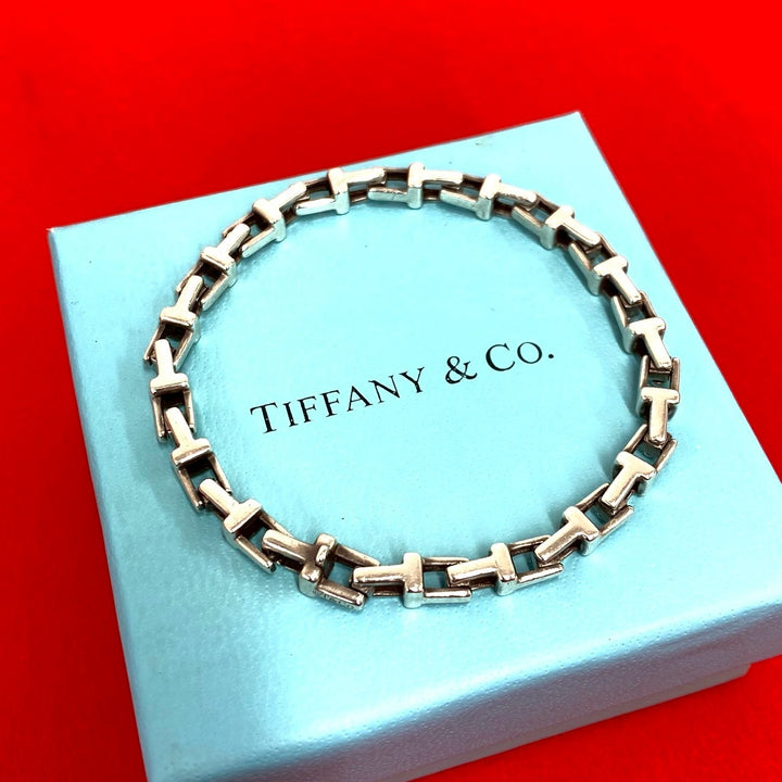 blurRubbingTiffany T Narrow BrakeRubbingCut