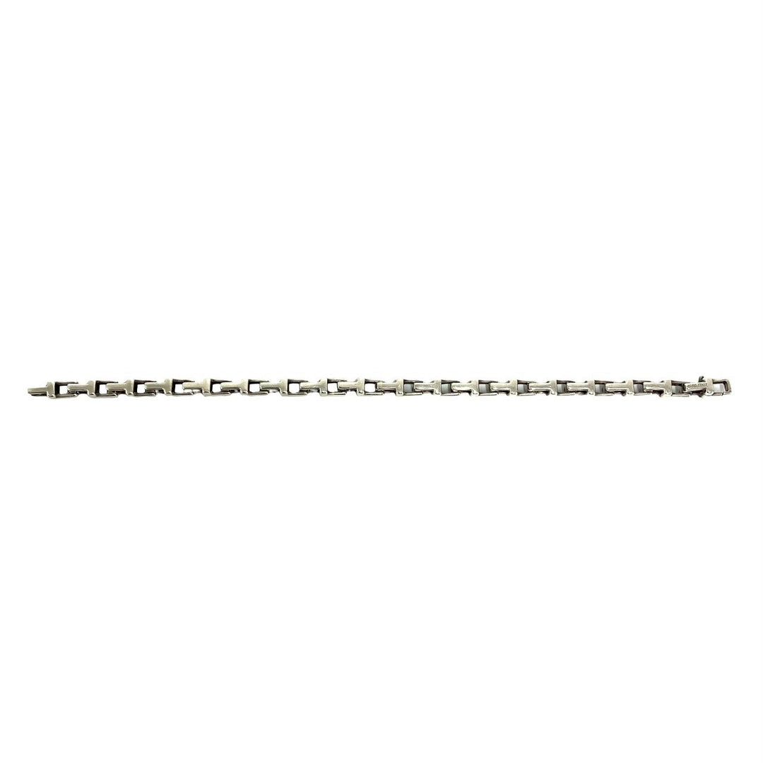 blurRubbingTiffany T Narrow BrakeRubbingCut