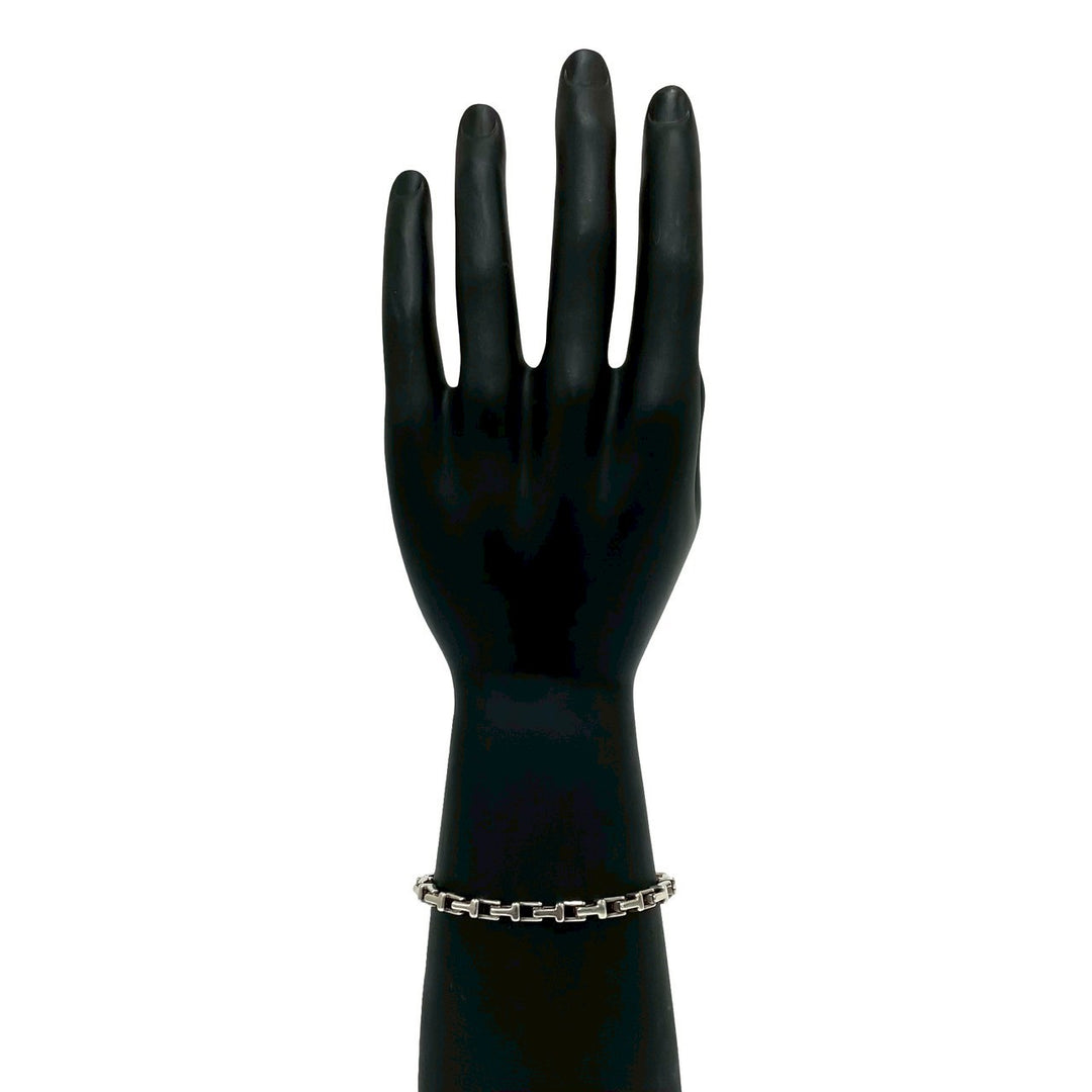blurRubbingTiffany T Narrow BrakeRubbingCut