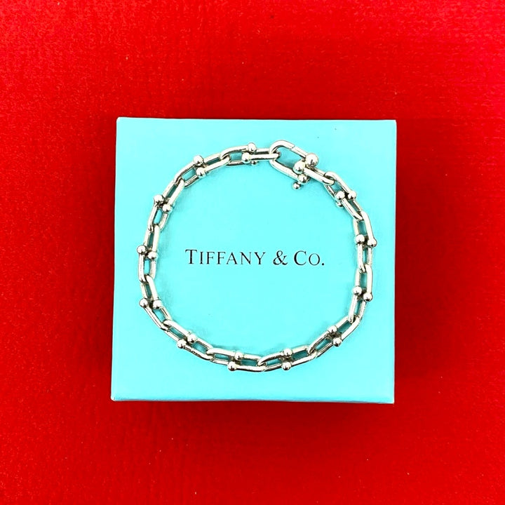 blurRubbingTiffany Hardware Small Link BureRubbingCut