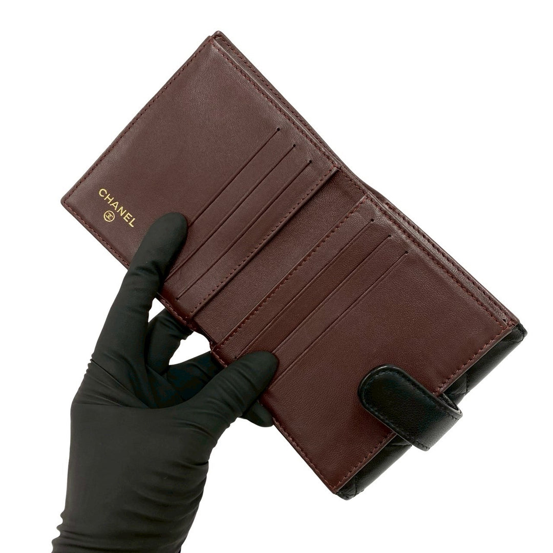 bifold wallet chanel
